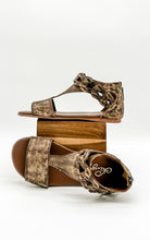 Load image into Gallery viewer, Loop D Loop Sandals in Tan