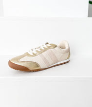Load image into Gallery viewer, Madrid Sneaker in Beige/Gold