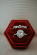 Load image into Gallery viewer, Sia Oval Cut Silver Ring Set