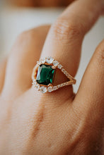 Load image into Gallery viewer, Blythe Emerald Gold Ring Set