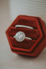 Load image into Gallery viewer, Zadie Round Cut 2PC Ring Set