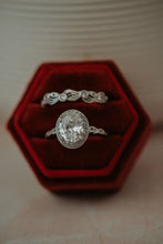 Load image into Gallery viewer, Sia Oval Cut Silver Ring Set