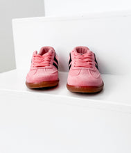 Load image into Gallery viewer, Stockholm Sneaker in Pink/Black