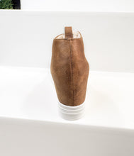 Load image into Gallery viewer, Tiburon Hidden Sneaker Wedge in Tan