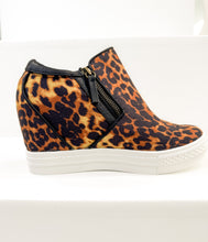 Load image into Gallery viewer, Timmibelle Hidden Sneaker Wedge in Leopard