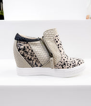 Load image into Gallery viewer, Tinaya Hidden Sneaker Wedge