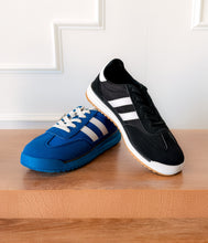 Load image into Gallery viewer, Tokyo Dual Stripe Sneakers in Black