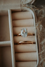 Load image into Gallery viewer, Robyn 2PC Champagne Gold Ring Set