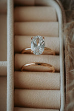 Load image into Gallery viewer, Robyn 2PC Champagne Gold Ring Set