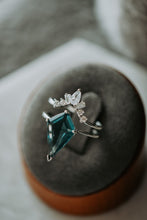 Load image into Gallery viewer, Samara 2PC Blue Crystal Ring Set