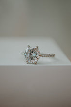 Load image into Gallery viewer, Thara Round Cut Sterling Silver Ring