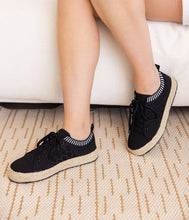 Load image into Gallery viewer, Yaras Sneakers in Black