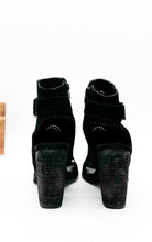 Load image into Gallery viewer, Zuzanna Heeled Sandal in Black