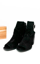 Load image into Gallery viewer, Zuzanna Heeled Sandal in Black