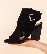 Load image into Gallery viewer, Zuzanna Heeled Sandal in Black