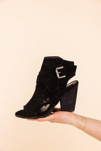 Load image into Gallery viewer, Zuzanna Heeled Sandal in Black