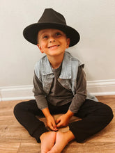 Load image into Gallery viewer, Vintage Like Vinyl IRON BLACK | Kids Mineral Wash Boyfriend Tee