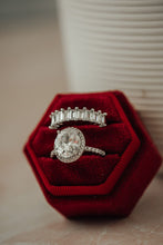 Load image into Gallery viewer, Azure Round Cut 2PC Ring Set
