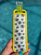 Load image into Gallery viewer, Neoprene Popsicle Holder "Bees"
