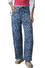 Load image into Gallery viewer, Leopard print blue jeans

