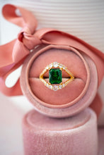 Load image into Gallery viewer, Blythe Emerald Gold Ring Set

