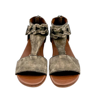 Load image into Gallery viewer, Loop D Loop Sandals in Black
