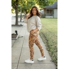 Load image into Gallery viewer, PreOrder |  The Autumn - Fall Leaves Leggings
