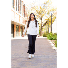 Load image into Gallery viewer, Ready to Ship | The Liz - Crossover 30"  Bootcut Leggings with Pockets
