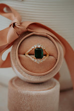 Load image into Gallery viewer, Blythe Emerald Gold Ring Set
