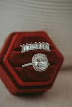 Load image into Gallery viewer, Azure Round Cut 2PC Ring Set
