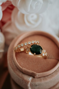 Lauv Oval Emerald Stone in Gold Setting Ring Set