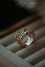 Load image into Gallery viewer, Velvet Loop Champagne Gold Band
