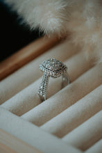 Load image into Gallery viewer, Quiet Elegance Silver Ring
