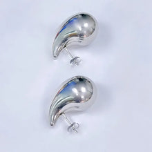 Load image into Gallery viewer, Luz Water Droplet Stud Earrings
