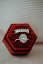 Load image into Gallery viewer, Azure Round Cut 2PC Ring Set
