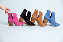 Load image into Gallery viewer, Journee Western Suede Ankle Boots
