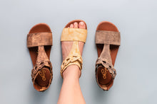 Load image into Gallery viewer, Loop D Loop Sandals in Black
