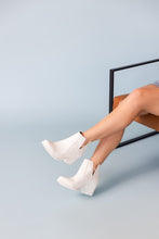 Load image into Gallery viewer, Tarim Booties in White Croc - Rural Haze
