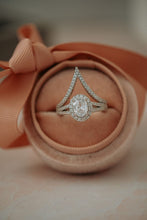 Load image into Gallery viewer, Arden Oval Cut Silver Ring
