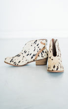 Load image into Gallery viewer, Naughty Monkey All Roads Bootie in Black and White - Rural Haze
