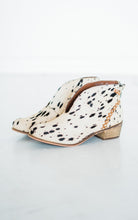 Load image into Gallery viewer, Naughty Monkey All Roads Bootie in Black and White - Rural Haze
