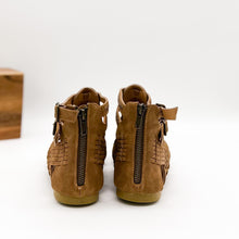 Load image into Gallery viewer, Bed and Breakfast Sandals in Tan
