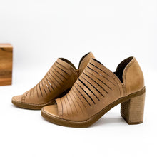 Load image into Gallery viewer, Blind Date Heeled Sandal in Tan
