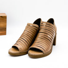 Load image into Gallery viewer, Blind Date Heeled Sandal in Tan
