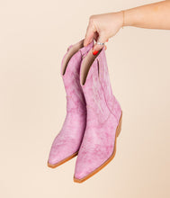 Load image into Gallery viewer, Bowie Metallic Boot in Black
