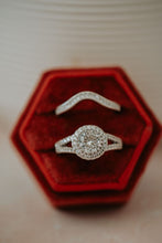 Load image into Gallery viewer, Edna Round Cut 2PC Ring Set
