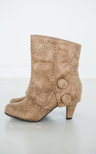Load image into Gallery viewer, Cowgirl Star Booties in Taupe - Rural Haze
