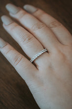 Load image into Gallery viewer, Kisses Round Stones Sterling Silver Ring Band
