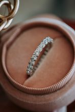 Load image into Gallery viewer, Kisses Round Stones Sterling Silver Ring Band
