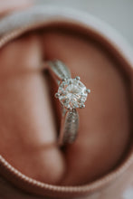 Load image into Gallery viewer, Maisie 1CT Moissanite on Sterling Silver
